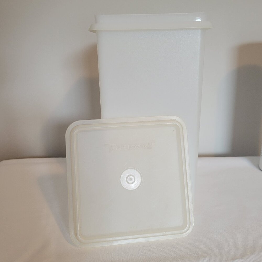 Vintage Tupperware Cracker Keeper